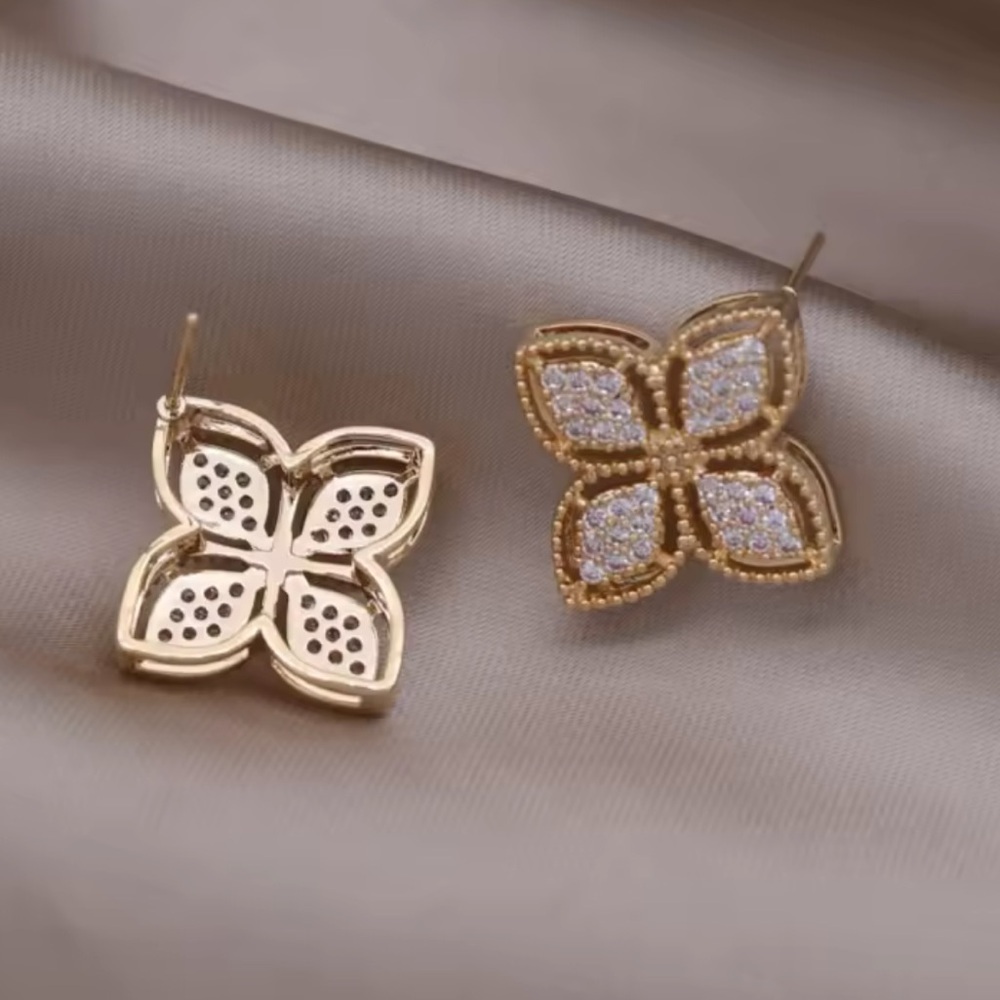Alhambra Venetian Princess Gold Leaf Elegant 18K Gold Stainless Steel Earrings - Picture 5 of 5